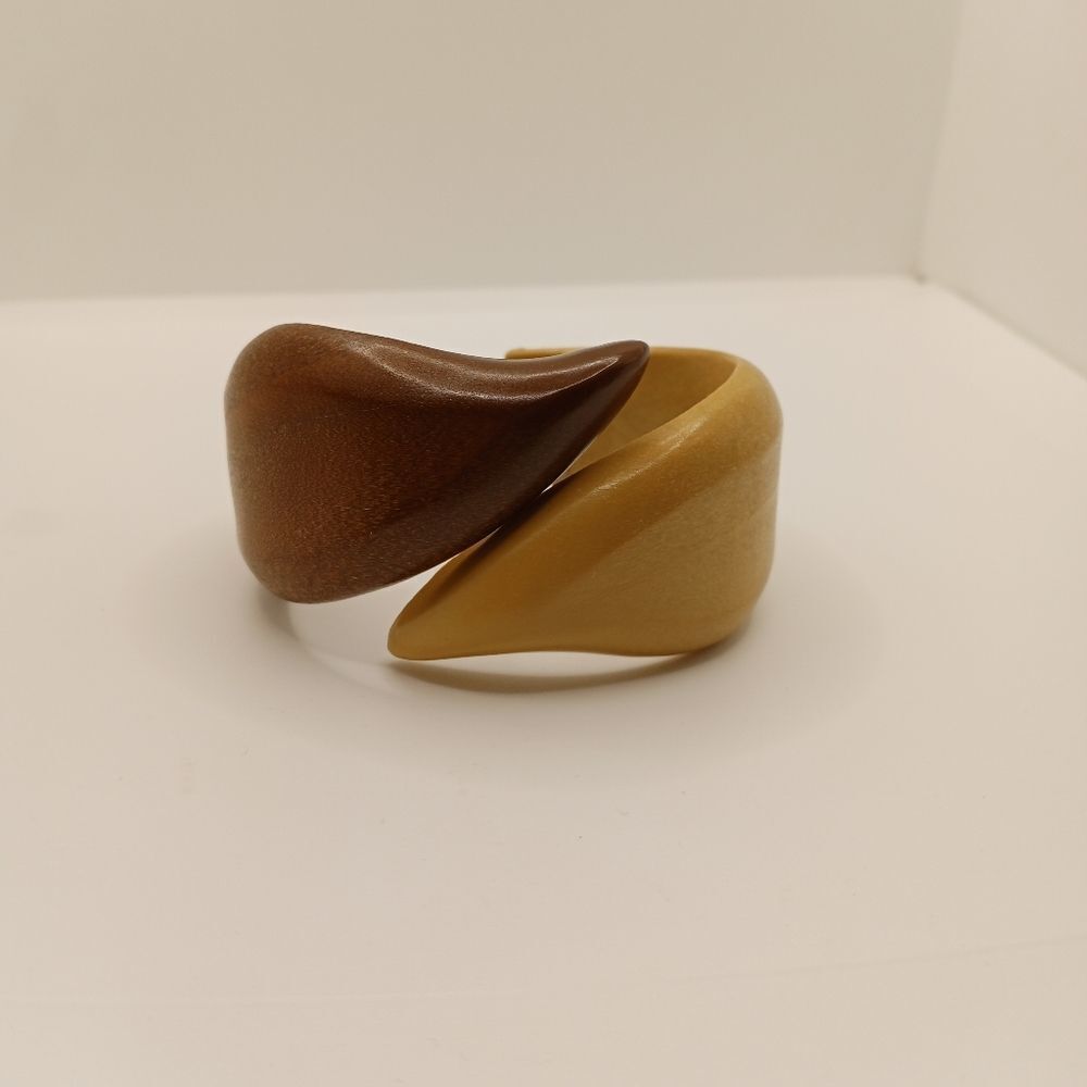 Two tone hinged bracelet